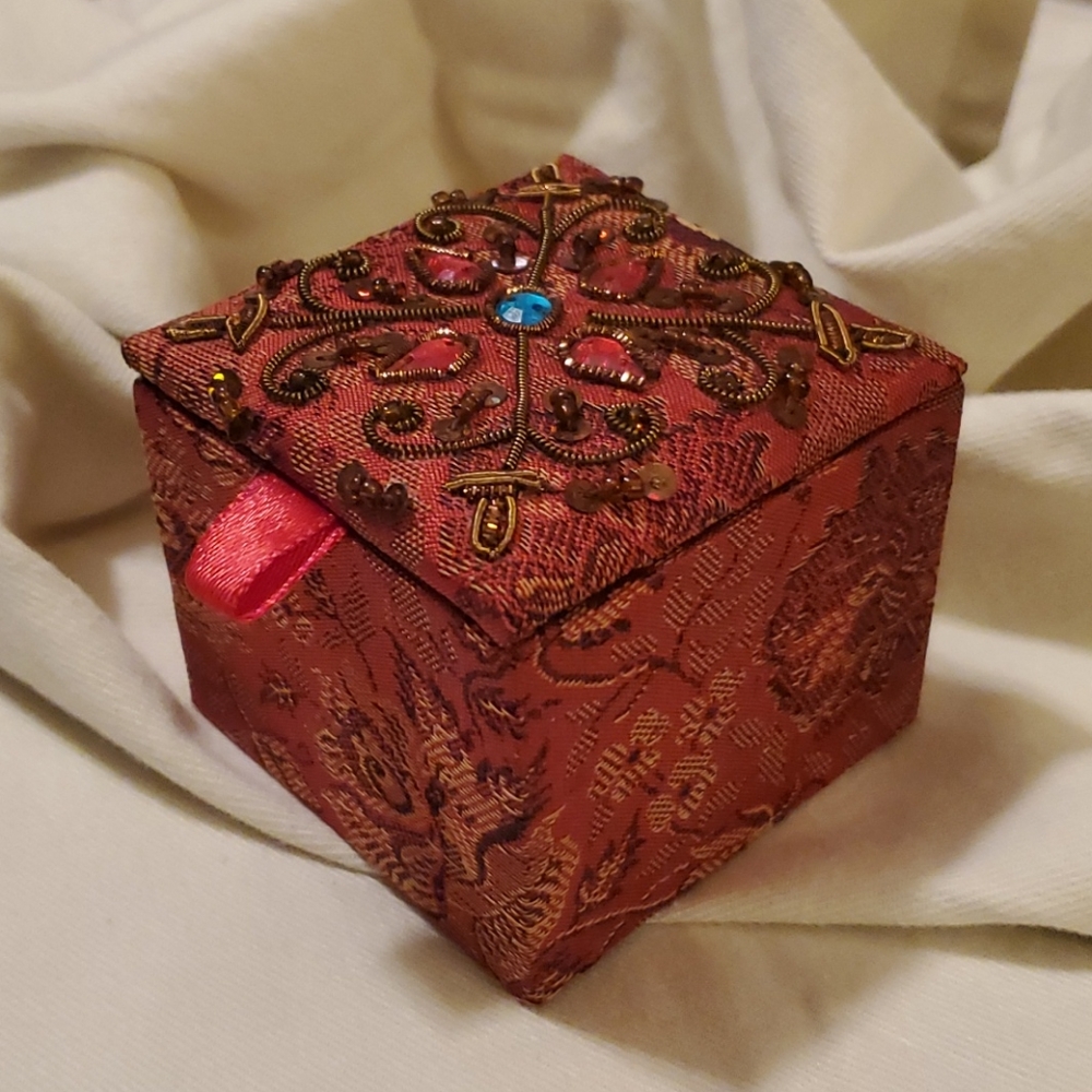 Trinket Box Matrerial with Beads and Sequence